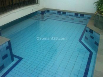 Dijual rumah dipuri cinere ada kolam renang