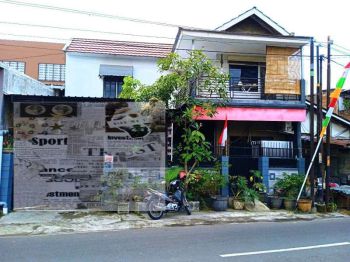 Rumah bagus, strategis selatan keraton Solo