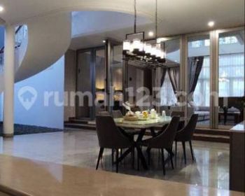 Dijual Rumah Luxury Menteng Bergaya Modern Yang Nyaman Ditinggal