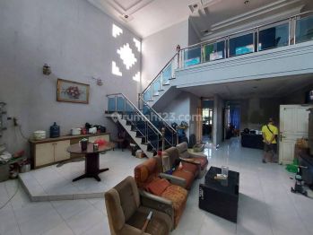 Super Strategis Rumah Semi Furnish 3lt Jual di Komplek Muara Peta