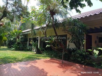 Rumah besar taman luas, bagus sekali di bangka