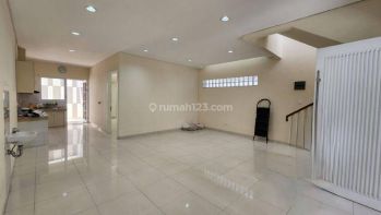 Rumah 2 Lantai Bagus Semi Furnished SHM di Pasir Luyu, Bandung