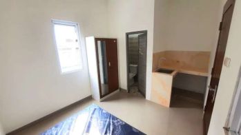 Kos AC Bangunan Baru Pasutri Furnished Kamar Mandi Dalam