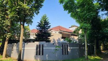 Rumah Villa Modern di Hook Taman Luas Banyak Pepohonan