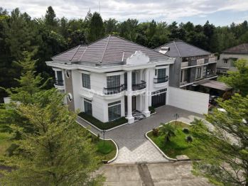 Rumah baru posisi hook kolam renang clasike modern Sentul city