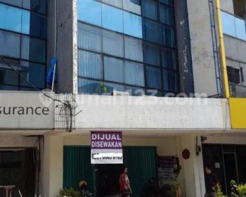 Sewa Ruko 3lantai di tengah kota