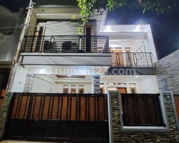 Rumah 2 lantai siap huni dengan tanah luas lokasi strategis