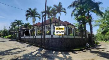 Rumah Hook di Puncak Dieng, Malang