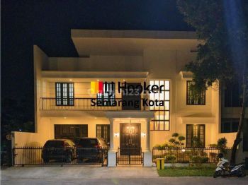 Rumah Mewah di Green Royale, Graha Candi Golf