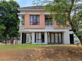Rumah hoek bagus siap dekat taman Discovery Bintaro