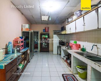 Rumah Luas, Rumah Asri Dan Lokasi Strategis Di Jakbar