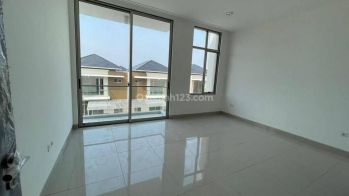 Rumah di PIK2 View Danau 10x25 lokasi sangat Aman dan Super Nyaman