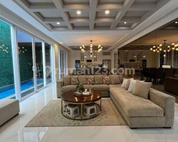 Di jual rumah pik 10x26 full furnished ada kolam renang depan sport club pakir