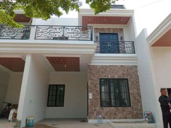 Rumah mewah strategis selangkah pintu tol Cibubur