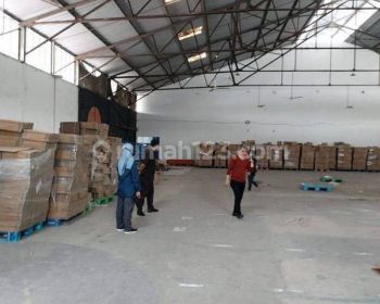 GUDANG BESAR DI PANCORAN COCOK UNTUK EKSPEDISI DAN MAKANAN