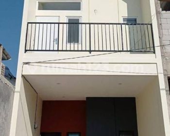 Rumah minimalis 2 lantai lokasi strategis di jakarta timur