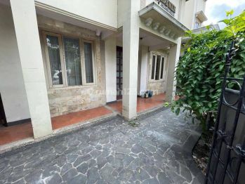 Disewakan Rumah Usaha Hook Dan Siap Pakai di Kawasan Tidar B327