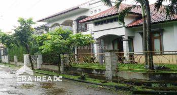 Rumah tengah kota Semarang dekat Undip siap pakai disewakan di bukit sari