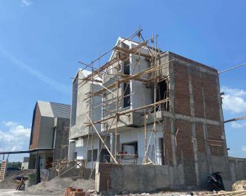 (RUMAH MODERN 2LANTAI PROMO AHIR TAHU JOR JORAN SHM COLOMADU)