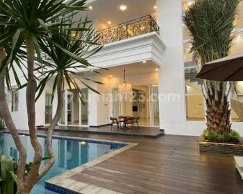 Rumah  mewah Ada kolam renang di  pondok indah Jakarta selatan
