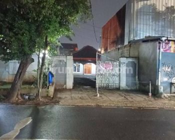 Rumah dipinggir jalan besar cocok untuk kantor dan usaha