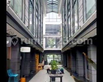 DISEWAKAN RUKO 2 LANTAI + ROOFTOP SEMI FURNISHED BEBAS BANJIR @KEMANG