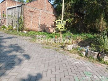 TANAH DEKAT PASAR MENGANTI