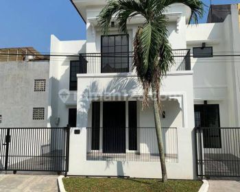 Rumah dijual siap huni lokasi strategis di BSD, Tangerang Selatan