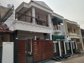 Rumah 2 Lantai Bagus terawat strategis di Pondok bambu