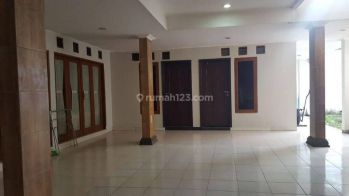 Disewakan/Dijual Rumah Di Gunung Batu 2 Lantai Siap Huni