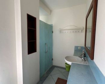 Villa at the main Road pererenan