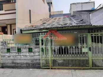 Rumah Tua Hitung Tanah Strategis Di Taman Ratu(TR140)
