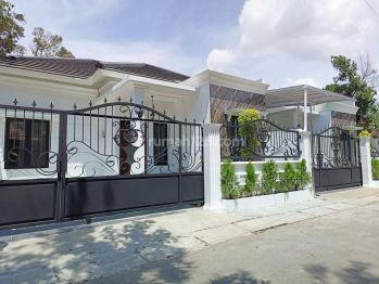 Rumah Klasik di Jalan Godean Km 7 Sidomoyo