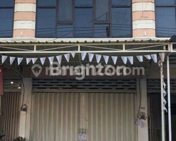 RUKO 2,5 LANTAI SIAP HUNI, SUDAH PINTU DOUBLE (ADA PINTU KACA) , ADA ROOFTOP, KE