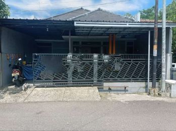 DI JUAL BUTUH SEGERA RUMAH JL GOLF HARGA 900JTAN