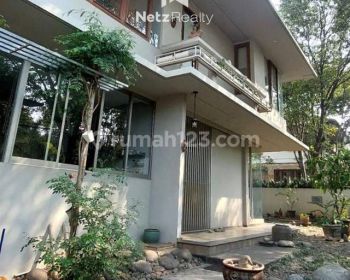 Rumah di Pondok Indah Posisi Hook, Jakarta Selatan