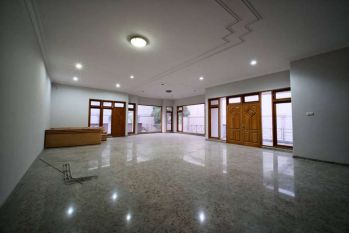 DIJUAL RUMAH MEWAH TERAWAT SIAP HUNI TAMAN HUNIAN SATELIT