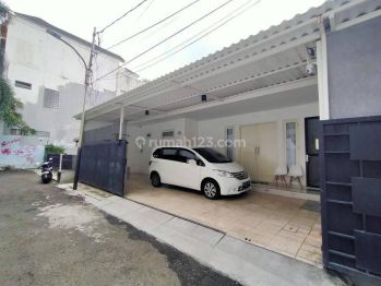 Rumah 2 Lantai Bagus Semi Furnished Sertifikat Hak Milik di Radio Dalam, Jakarta