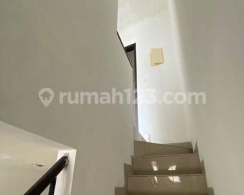 Disewakan Rumah Murah Dua Lantaii  Bagus