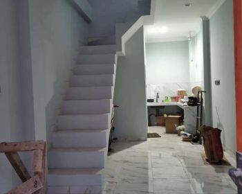 Rumah baru minimalis posisi tengah kota