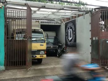 Rumah akses 2 mobil di pondok bambu duren sawit