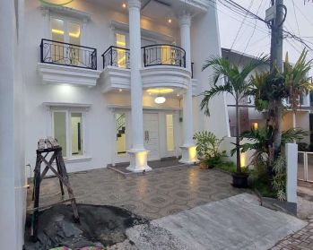 T609.RUMAH CLASSIC MODERN 2 LANTAI MEWAH LOKASI STRATEGIS JAGAKARSA