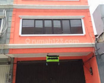 Disewakan ruko 3.5 lantai di area komersial Jl RS Fatmawati