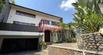 For Rent Disewakan Rumah Cantik Furnish 4 BR Bagus Siap Huni Private Pool Harga