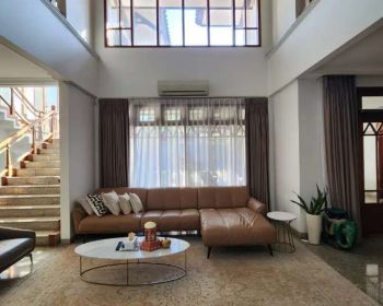 Dijual rumah mewah hitung tanah di pondok indah jaksel