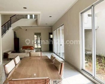 Disewakan Rumah Besar View Taman Dikawasan Elit De Park Bsd
