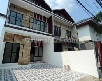Di jual rumah 2 lantai konsep Scandinavian di Cilangkap, Bisa kpr