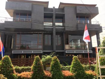 RUMAH 3 TINGKAT SEMI FULLY FURNISHED DI PEJATEN  ada 2 unit terbatas