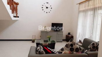 Pakuwon City Villa Westwood, Lebar 12 meter, Fully Furnished