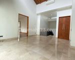 thumbnail-rumah-mewah-dan-modern-dalam-compound-dengan-kolam-renang-di-kemang-14